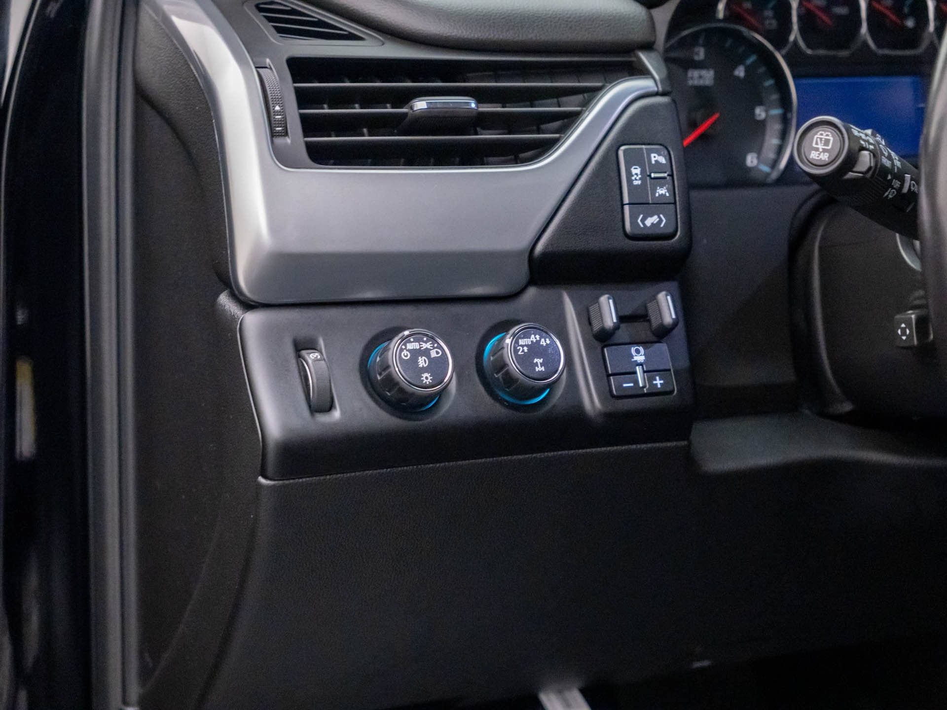Used 2019 Chevrolet Tahoe Premier AWD/4WD image 20