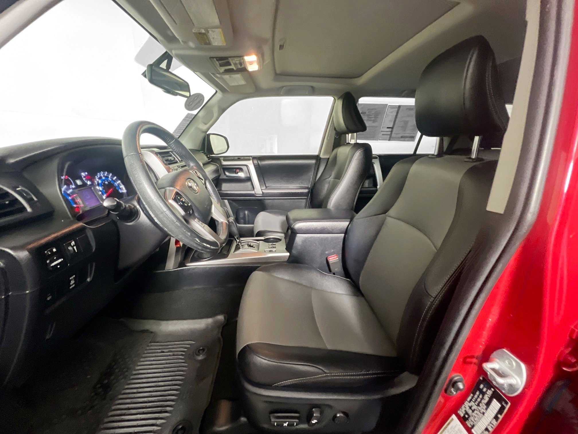 Used 2018 Toyota 4Runner SR5 Premium image 14