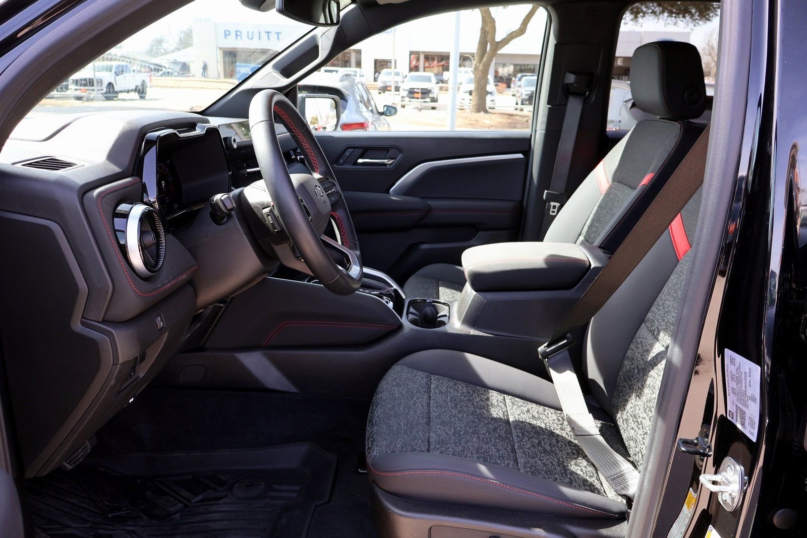 Used 2025 Chevrolet Colorado Z71 AWD/4WD image 22