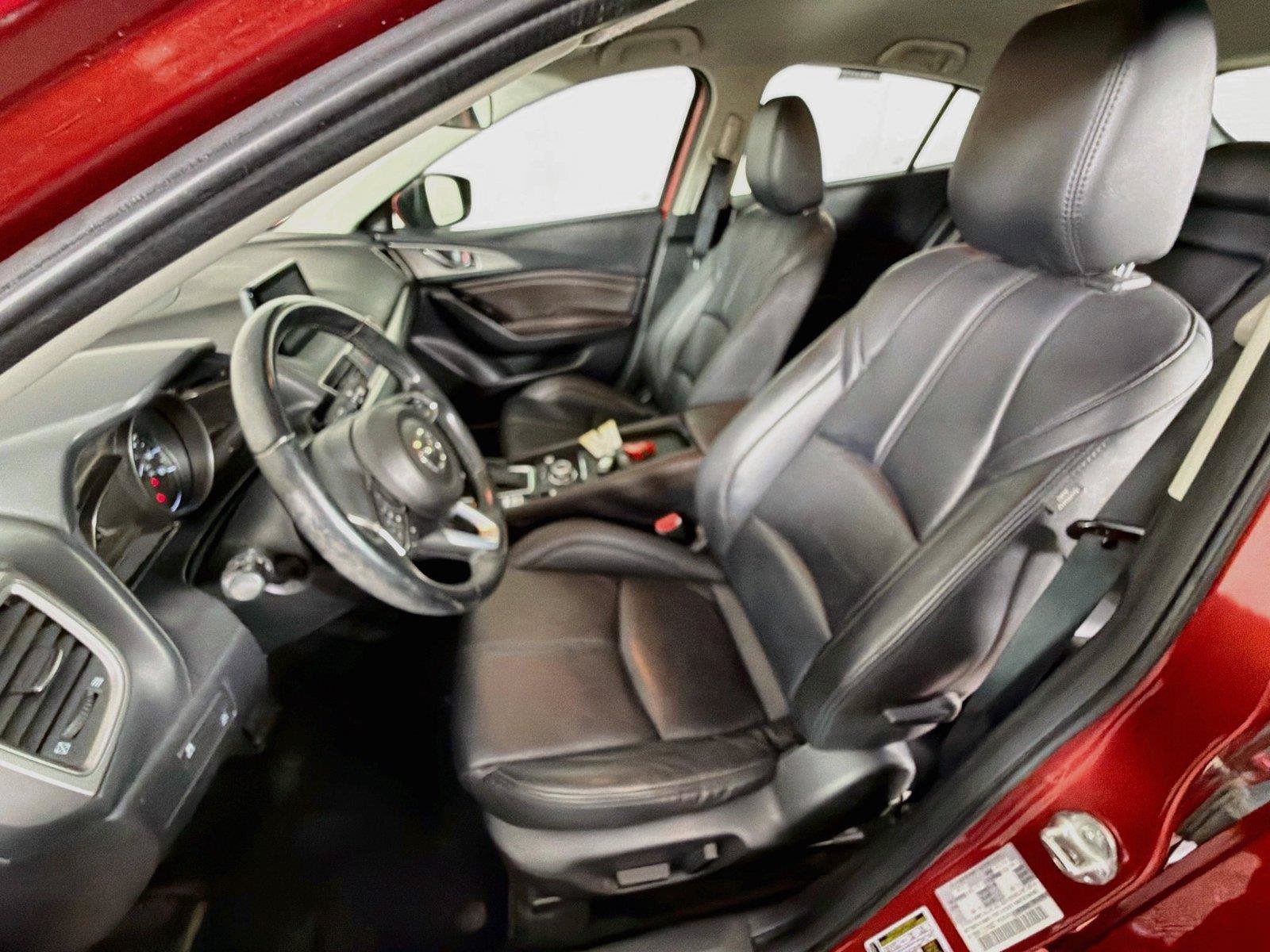 Used 2018 MAZDA MAZDA3 Touring FWD image 2