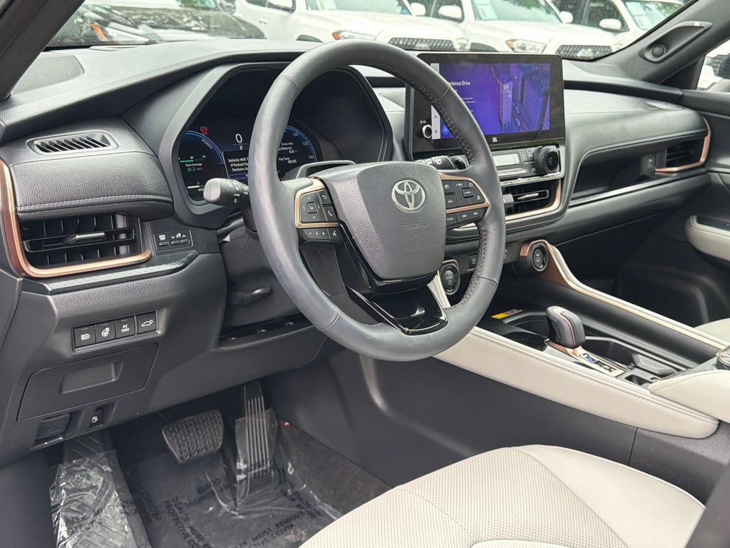 Used 2025 Toyota Grand Highlander AWD Hybrid image 24
