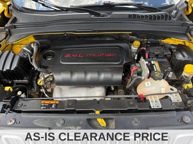 Used 2016 Jeep Renegade Latitude w/ Cold Weather Group FWD image 39