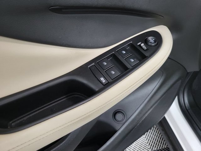 Used 2019 Buick Envision Essence FWD image 23