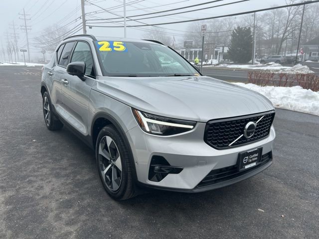 Certified 2025 Volvo XC40 B5 Plus image 6