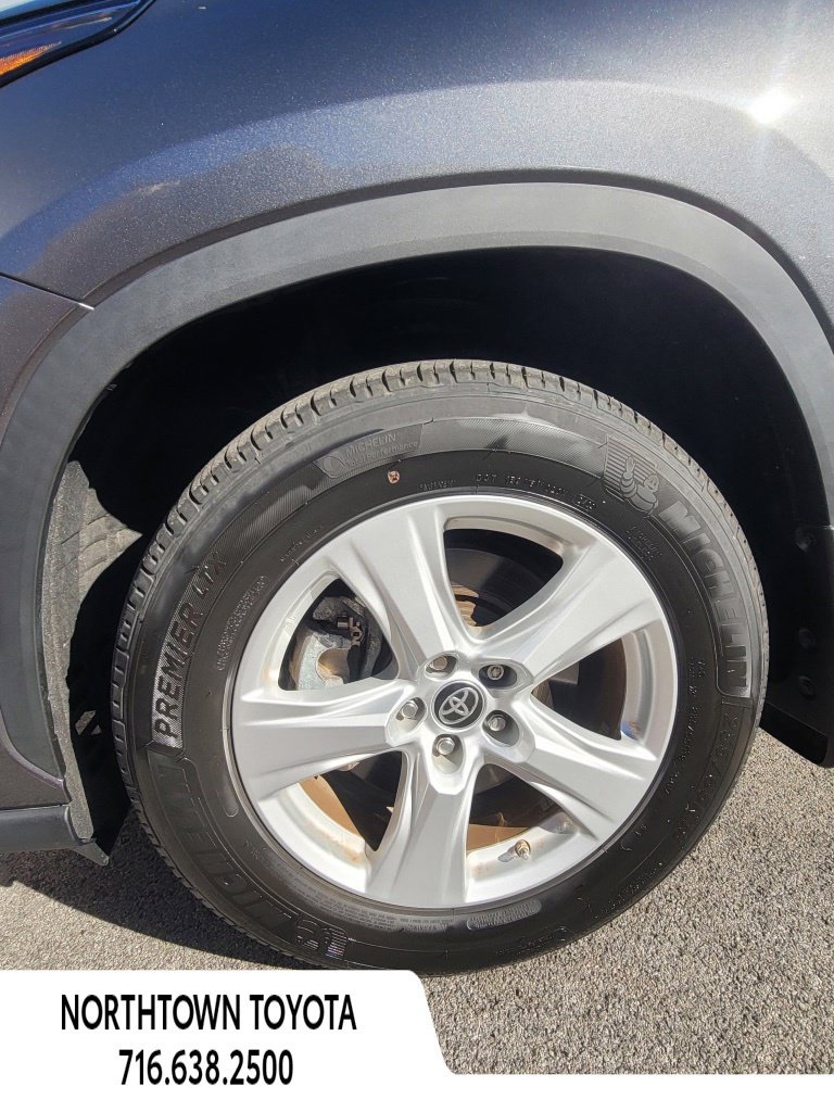 Used 2023 Toyota Highlander LE AWD/4WD image 8