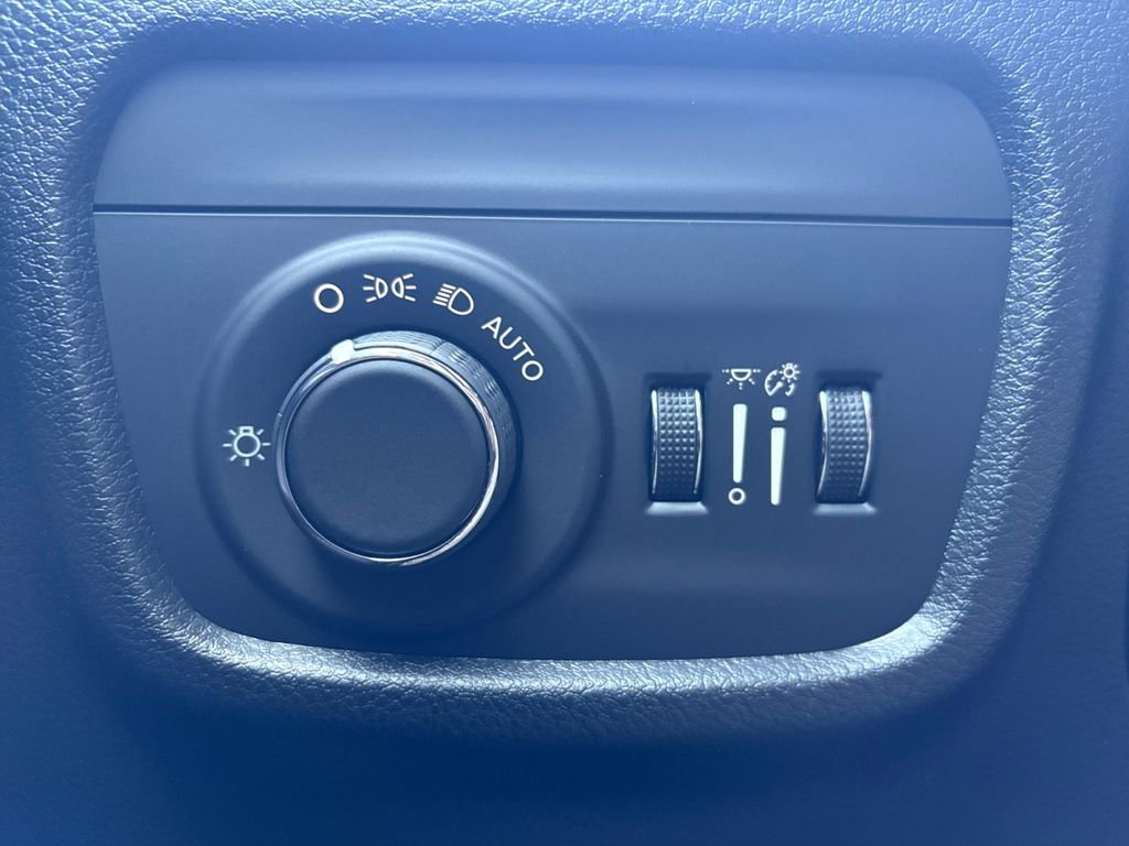 New 2026 Jeep Grand Cherokee L 4WD image 2