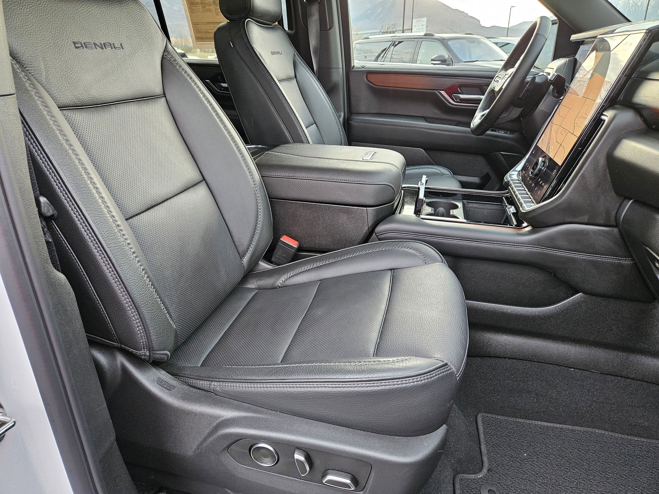 Used 2025 GMC Yukon Denali image 34