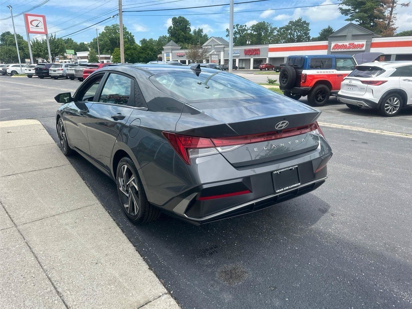 Used 2025 Hyundai Elantra SEL FWD image 5