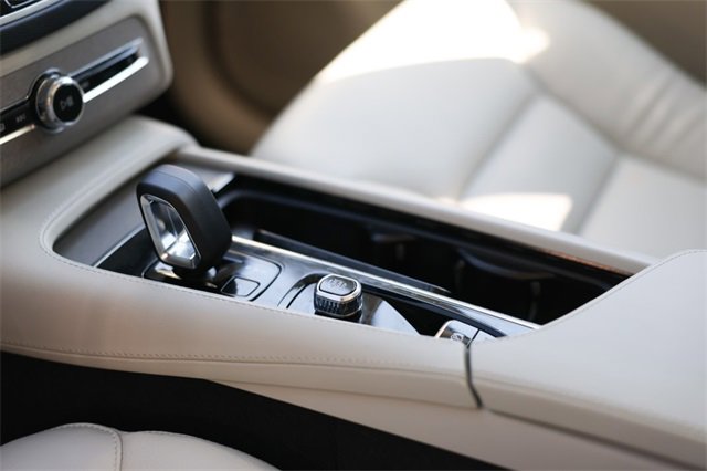 Used 2025 Volvo XC90 B6 Plus w/ Protection Package Premier image 6