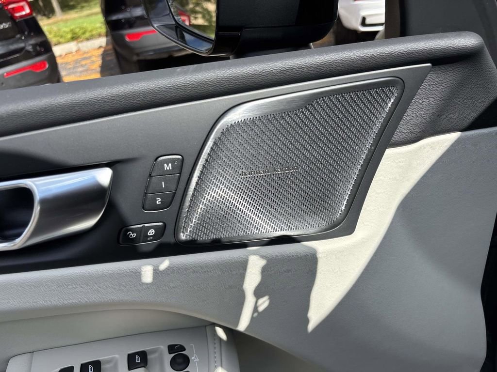 New 2026 Volvo XC60 B5 Ultra w/ Protection Package Premier image 12