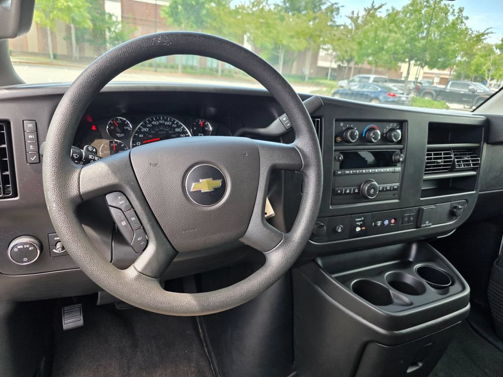 Used 2025 Chevrolet Express 3500 LT w/ LT Preferred Equipment Group RWD image 13