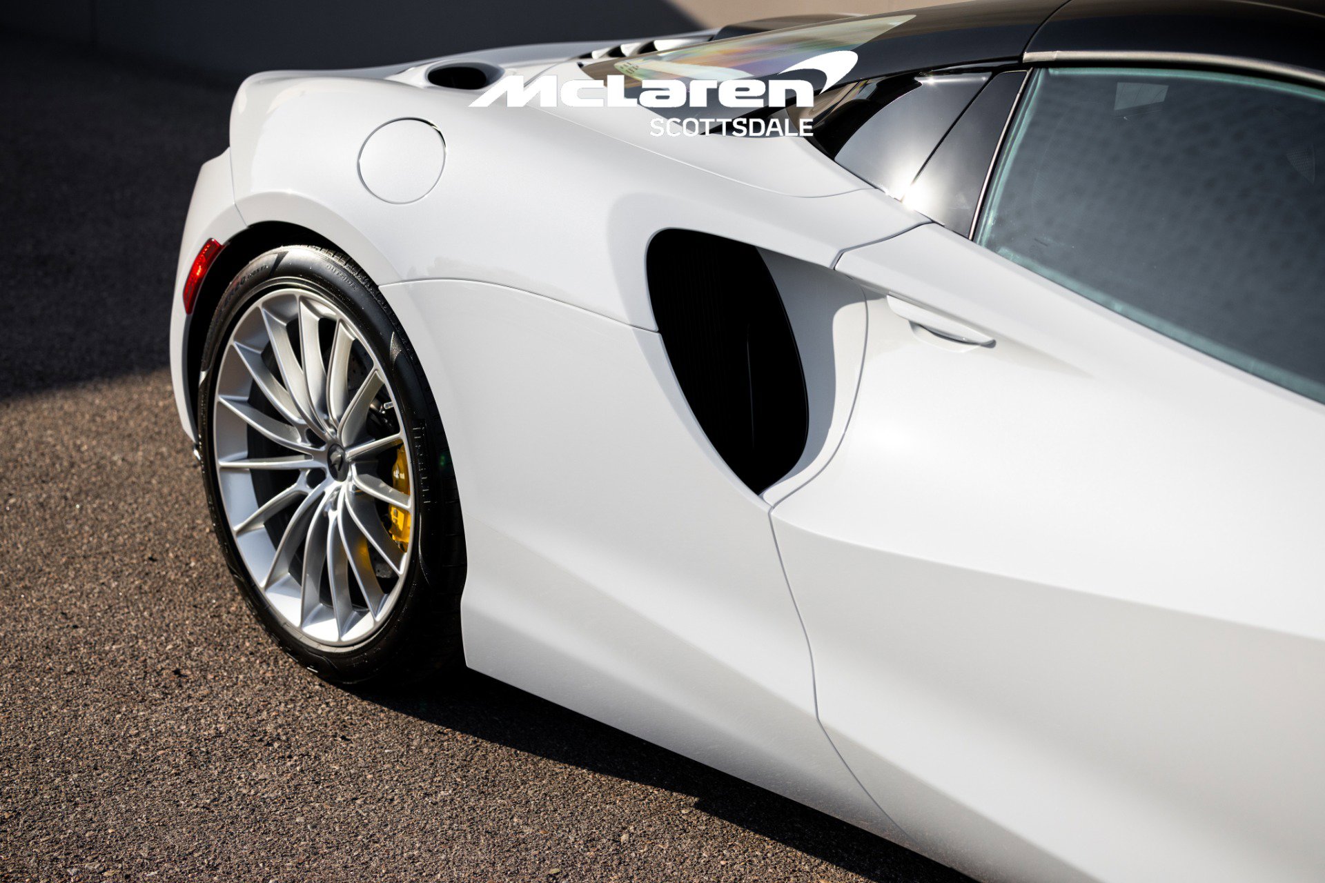 Used 2025 McLaren Artura Spider image 46