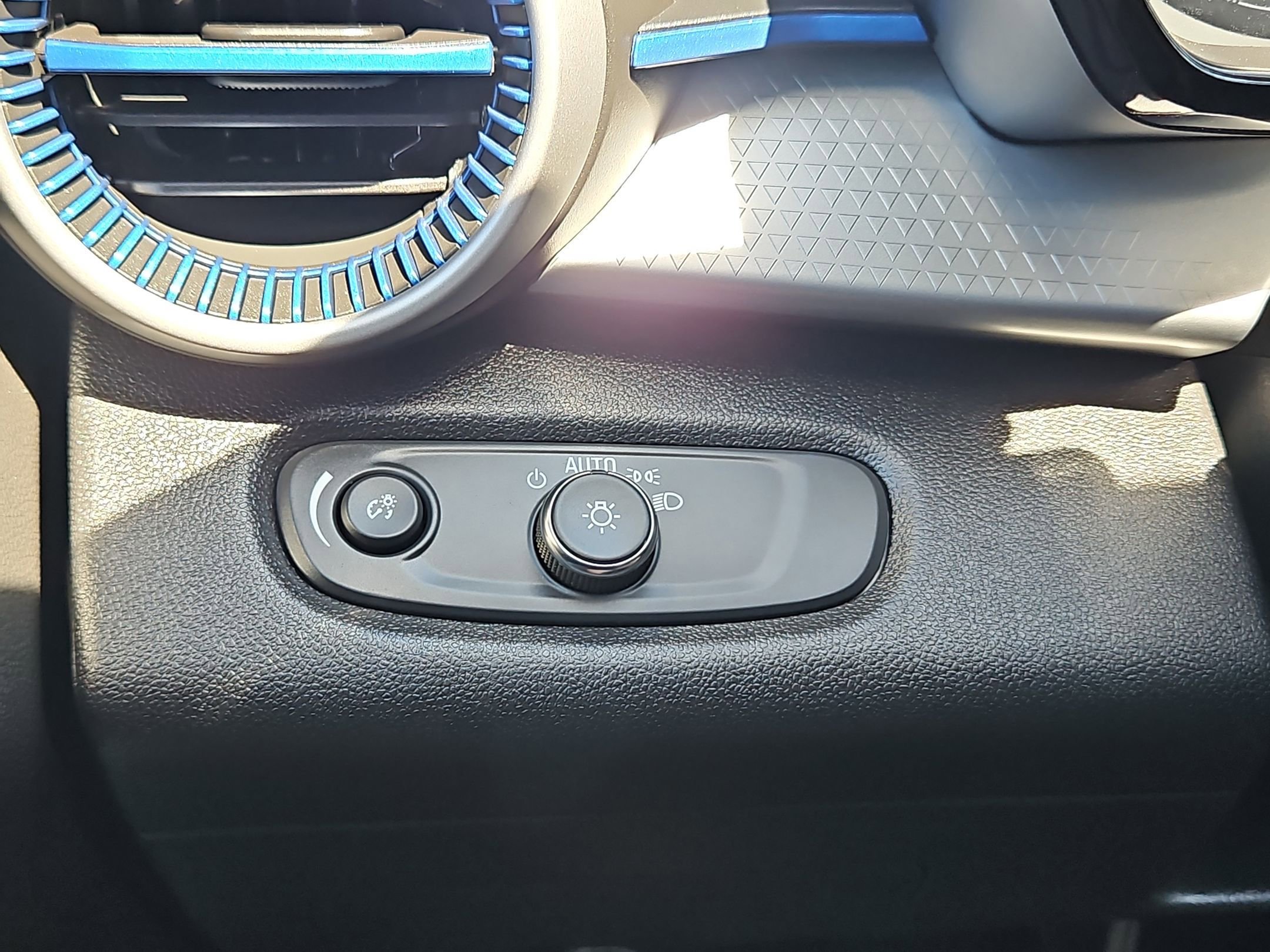 Certified 2025 Chevrolet Trax LS w/ LS Convenience Package image 25