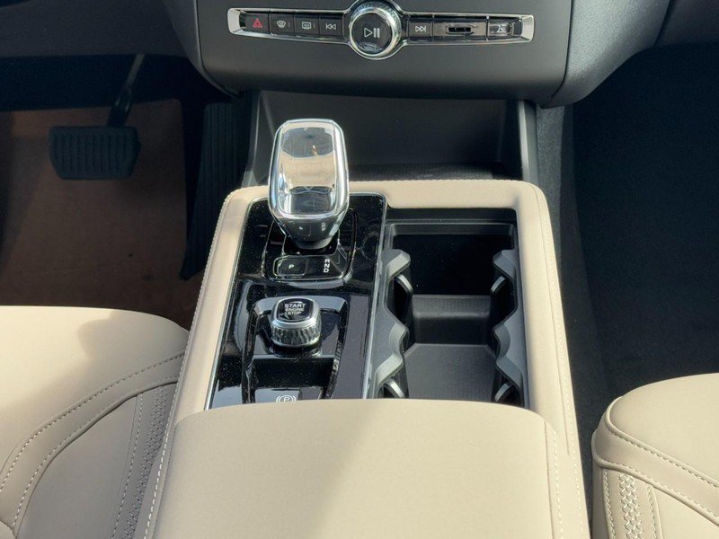 New 2026 Volvo XC90 T8 Plus w/ Protection Package Premier AWD/4WD image 9