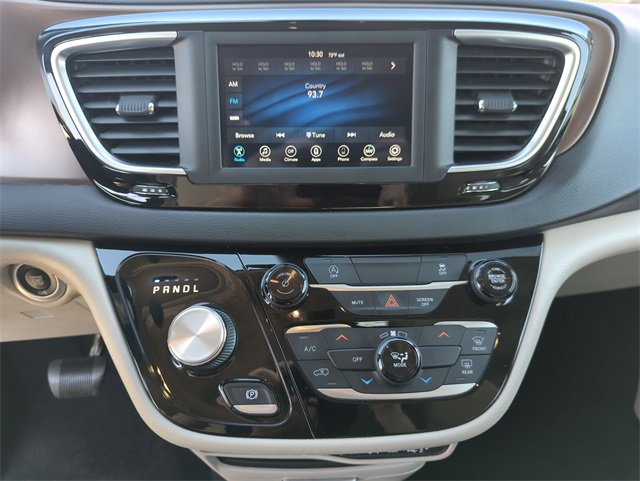 Used 2021 Chrysler Voyager Lxi image 29