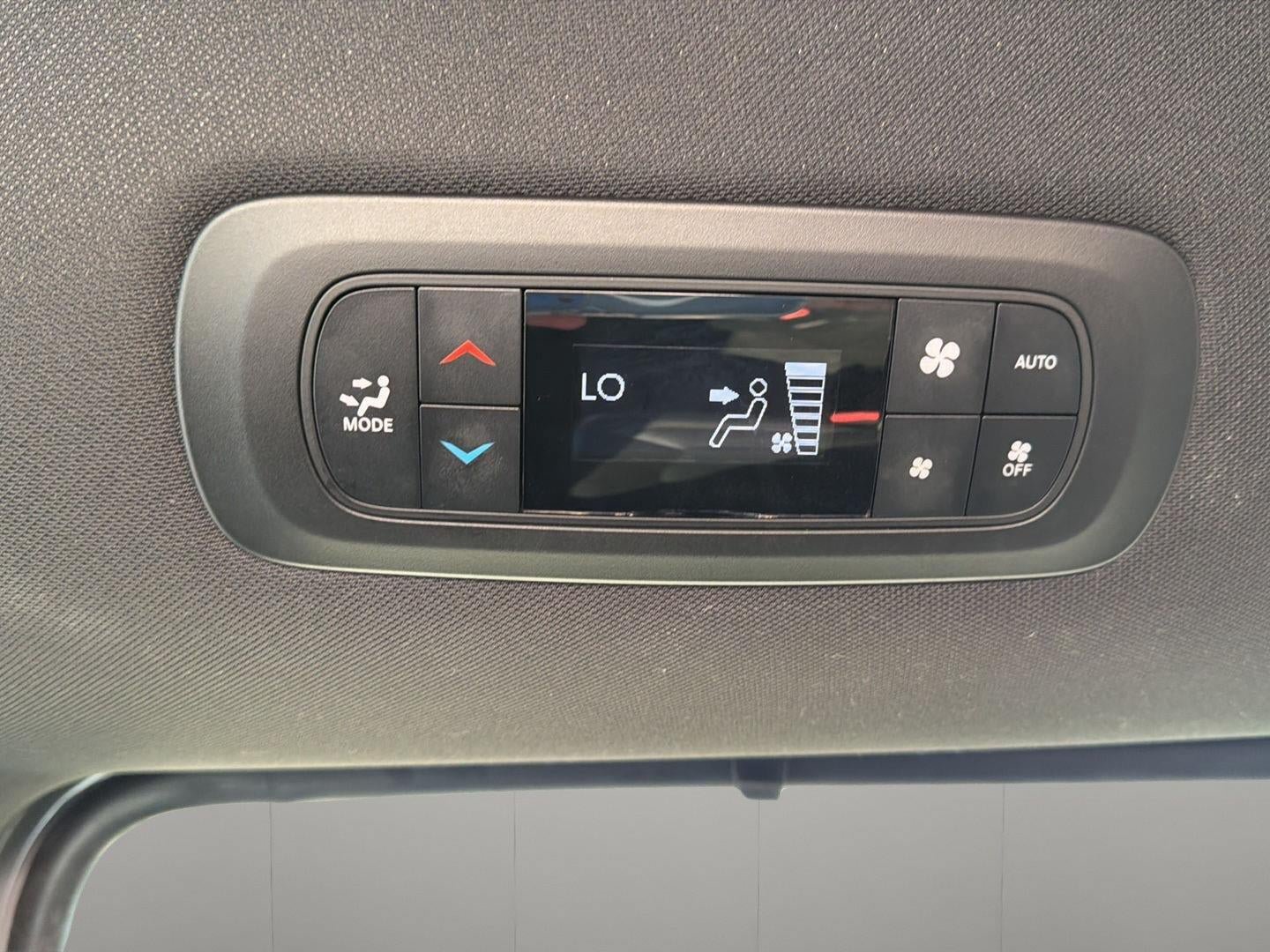Used 2025 Chrysler Pacifica Select FWD image 34