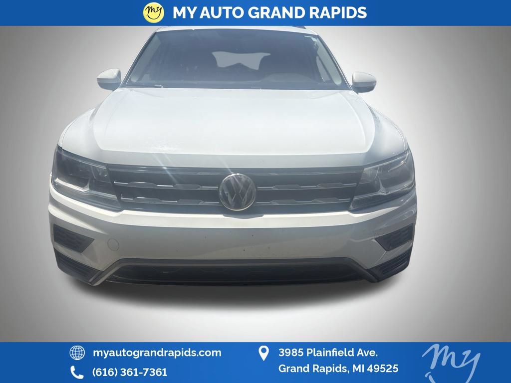 Used 2019 Volkswagen Tiguan SE w/ Panoramic Sunroof Package AWD/4WD image 2