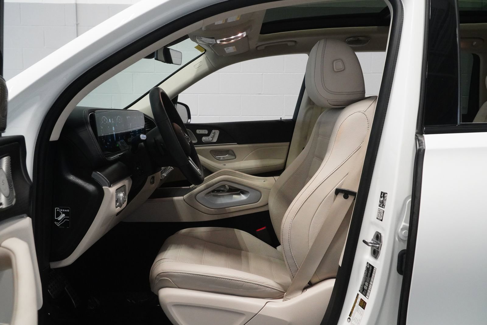 Used 2023 Mercedes-Benz GLS 580 4MATIC image 11