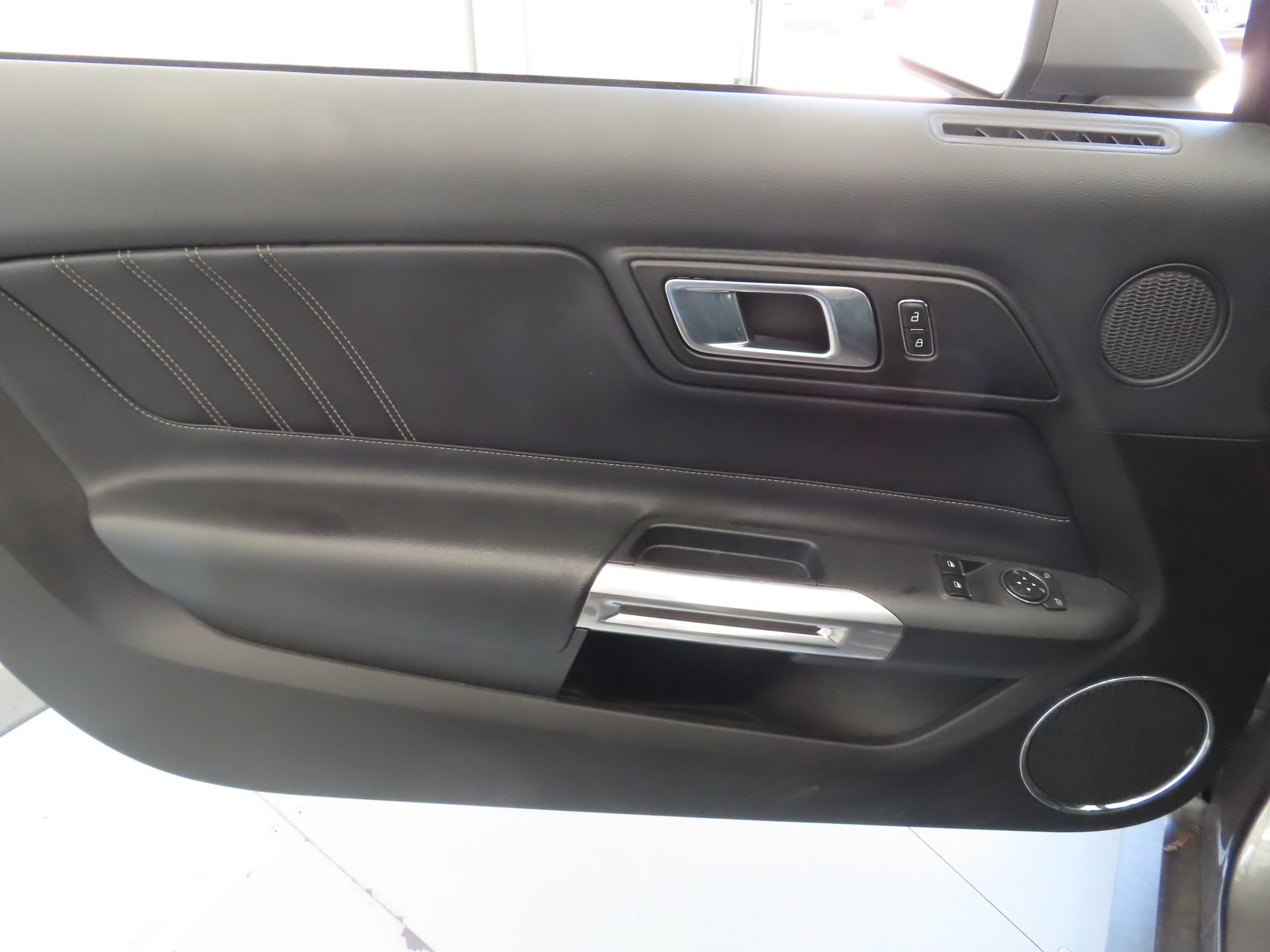 Used 2021 Ford Mustang Premium RWD image 10