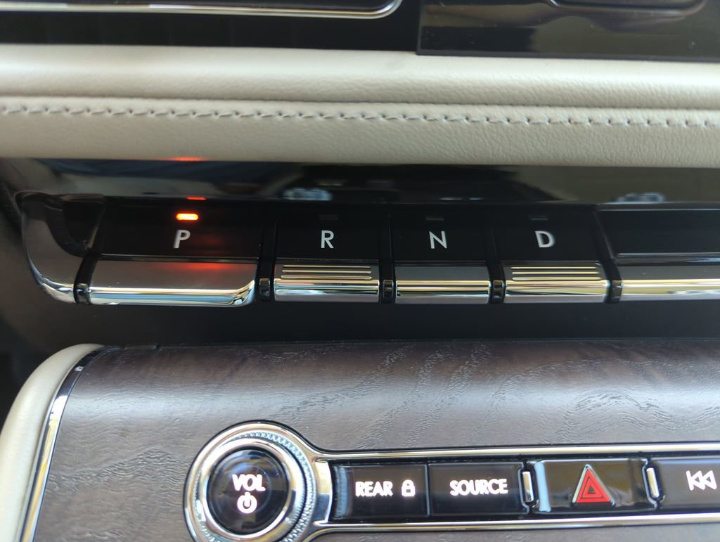 Used 2020 Lincoln Aviator Reserve w/ Equipment Group 202A image 28