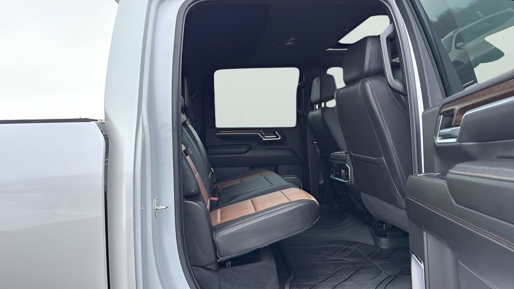 Used 2024 Chevrolet Silverado 3500 High Country w/ High Country Premium Package AWD/4WD image 13