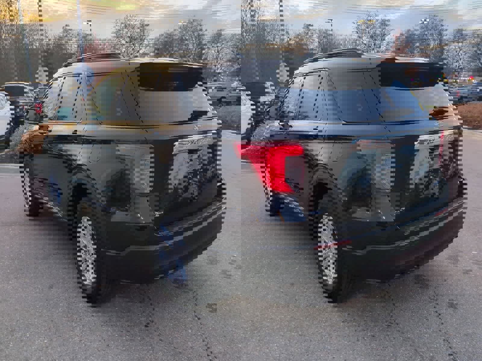 Used 2023 Ford Explorer XLT image 6