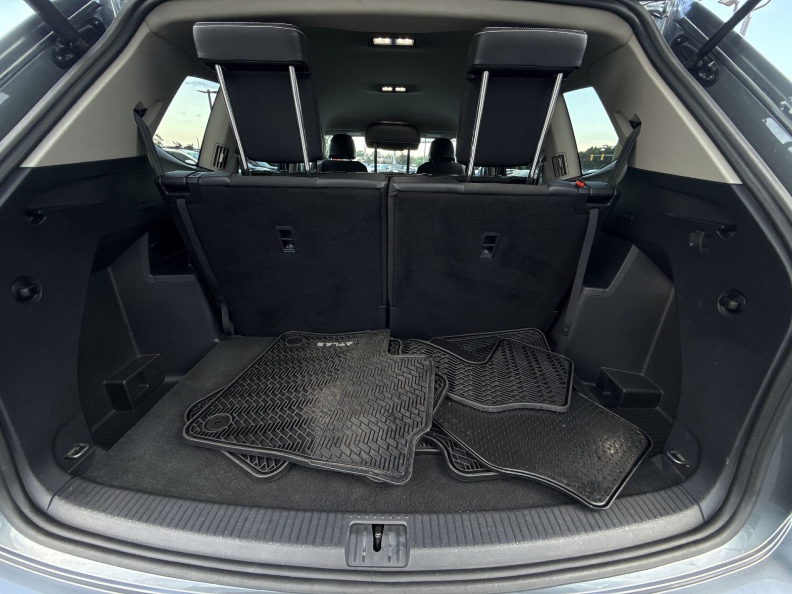 Used 2024 Volkswagen Atlas SE AWD/4WD image 26