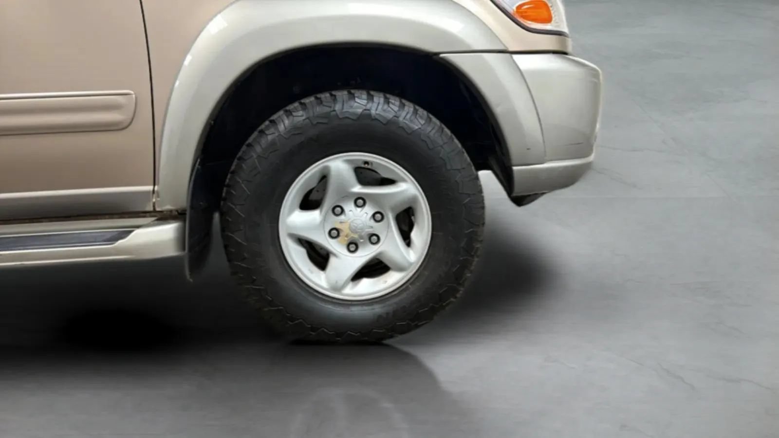 Used 2002 Toyota Sequoia SR5 AWD/4WD image 24