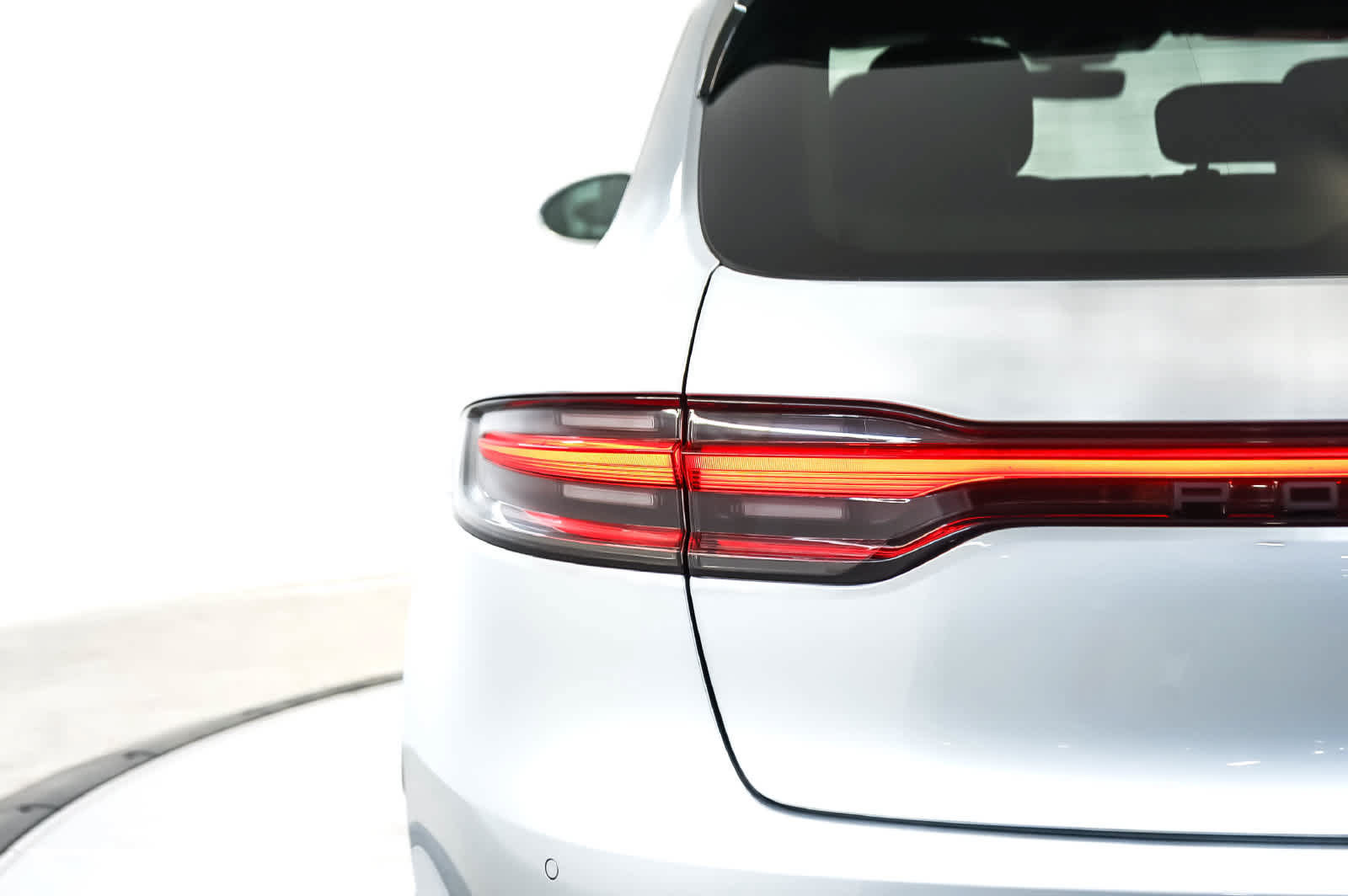 Certified 2024 Porsche Macan AWD/4WD image 11