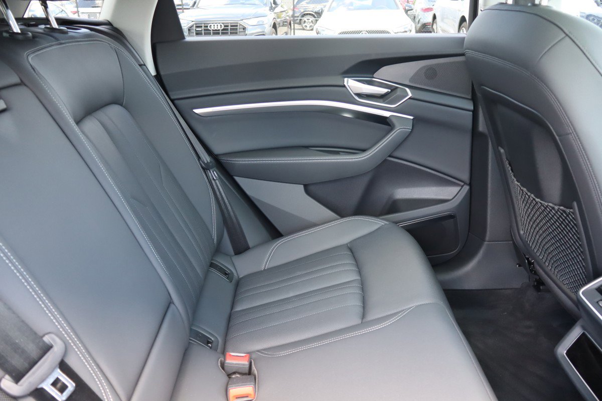 Used 2021 Audi e-tron Premium Plus w/ Premium Plus Package AWD/4WD image 16