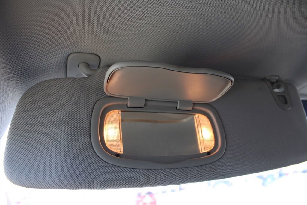 Used 2020 Chrysler Voyager Lxi image 46