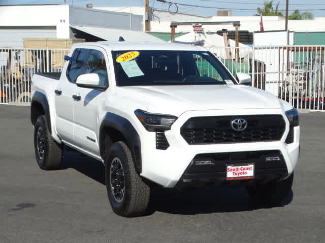 Used 2025 Toyota Tacoma TRD Off-Road image 2