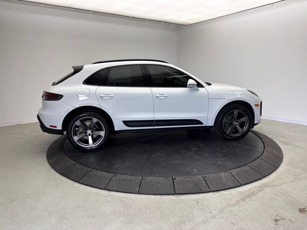 Certified 2024 Porsche Macan AWD/4WD image 8
