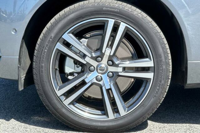 Used 2019 Volvo XC60 T8 Momentum w/ Premium Package AWD/4WD image 26