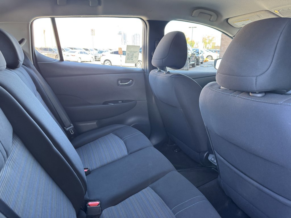 Used 2022 Nissan Leaf SV image 36