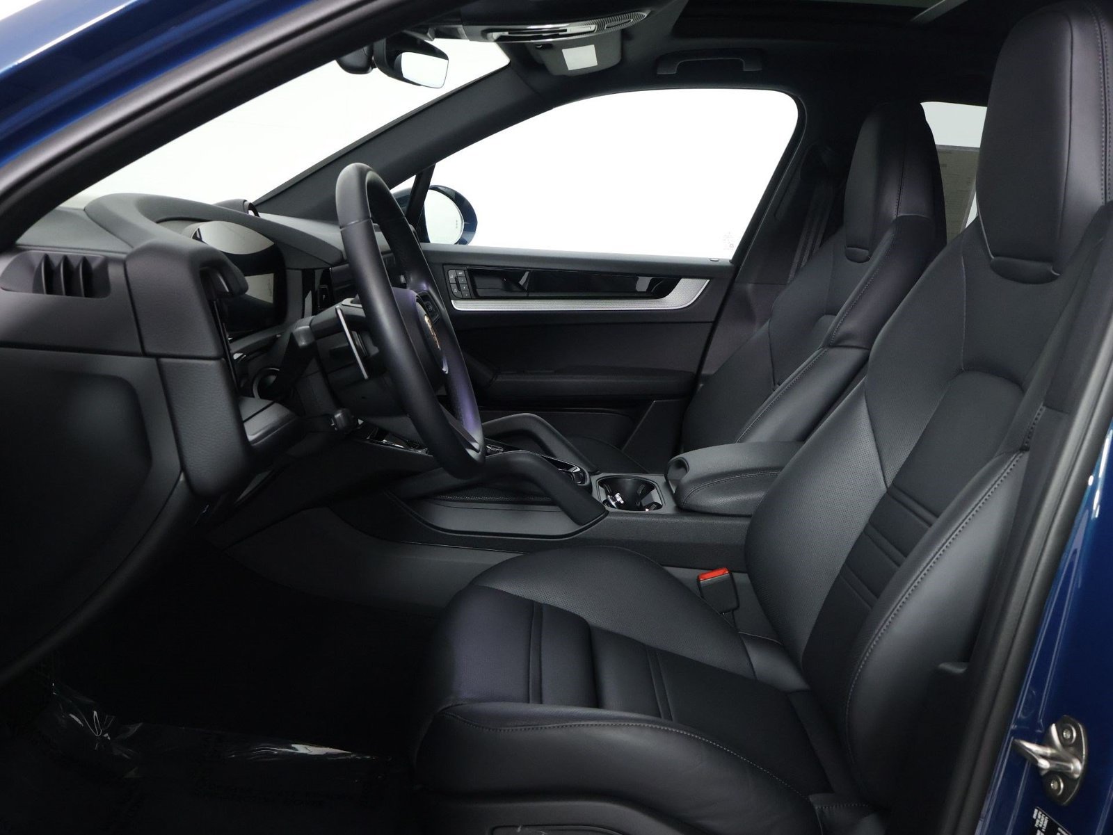 Certified 2026 Porsche Cayenne AWD/4WD image 5