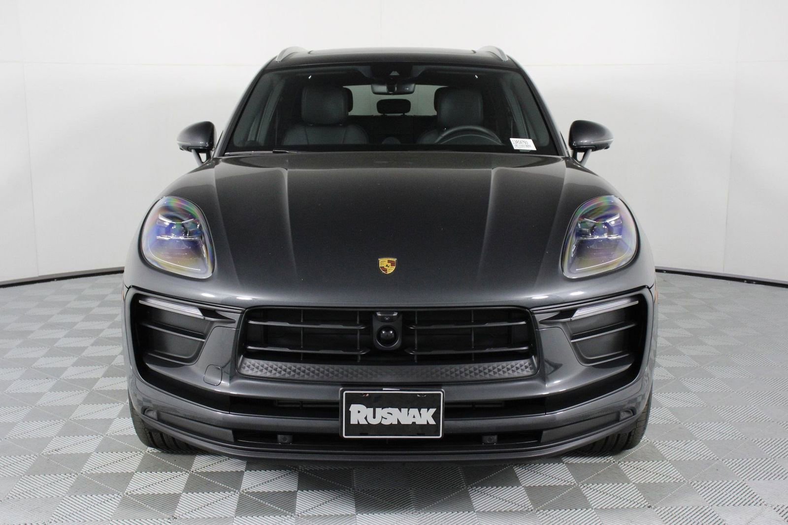 Certified 2025 Porsche Macan AWD/4WD image 10