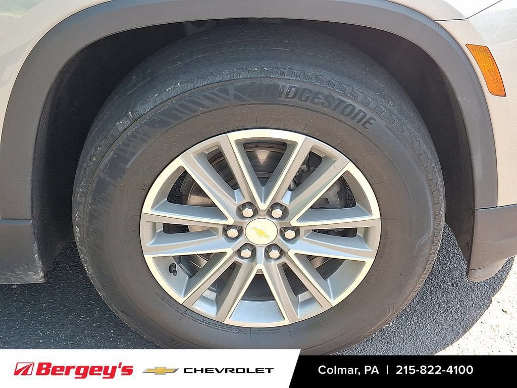 Used 2023 Chevrolet Traverse LT w/ LPO, Floor Liner Package AWD/4WD image 10