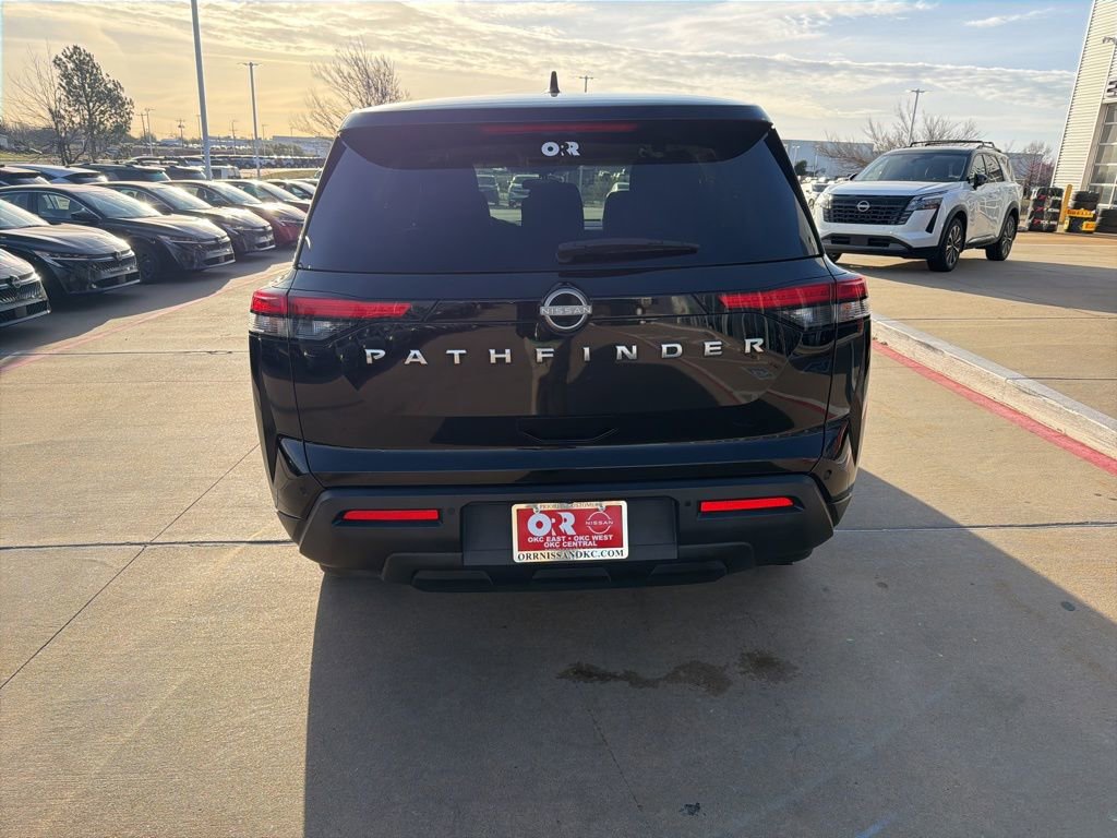 Used 2022 Nissan Pathfinder S image 4