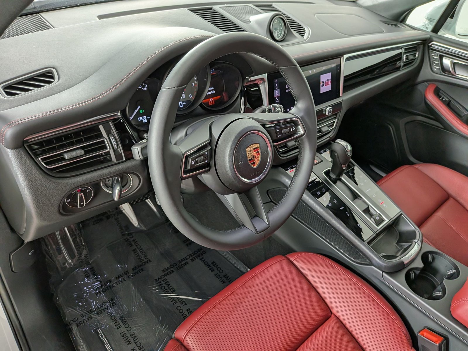 Certified 2025 Porsche Macan S AWD/4WD image 4