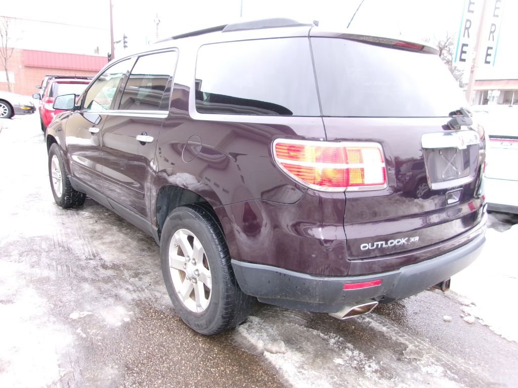 Used 2008 Saturn Outlook XR image 2