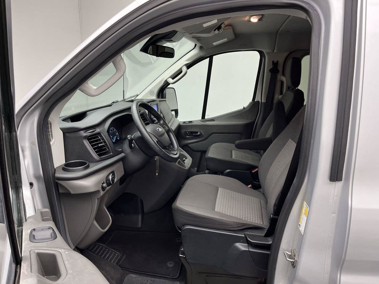 Certified 2020 Ford Transit 150 XLT RWD image 3