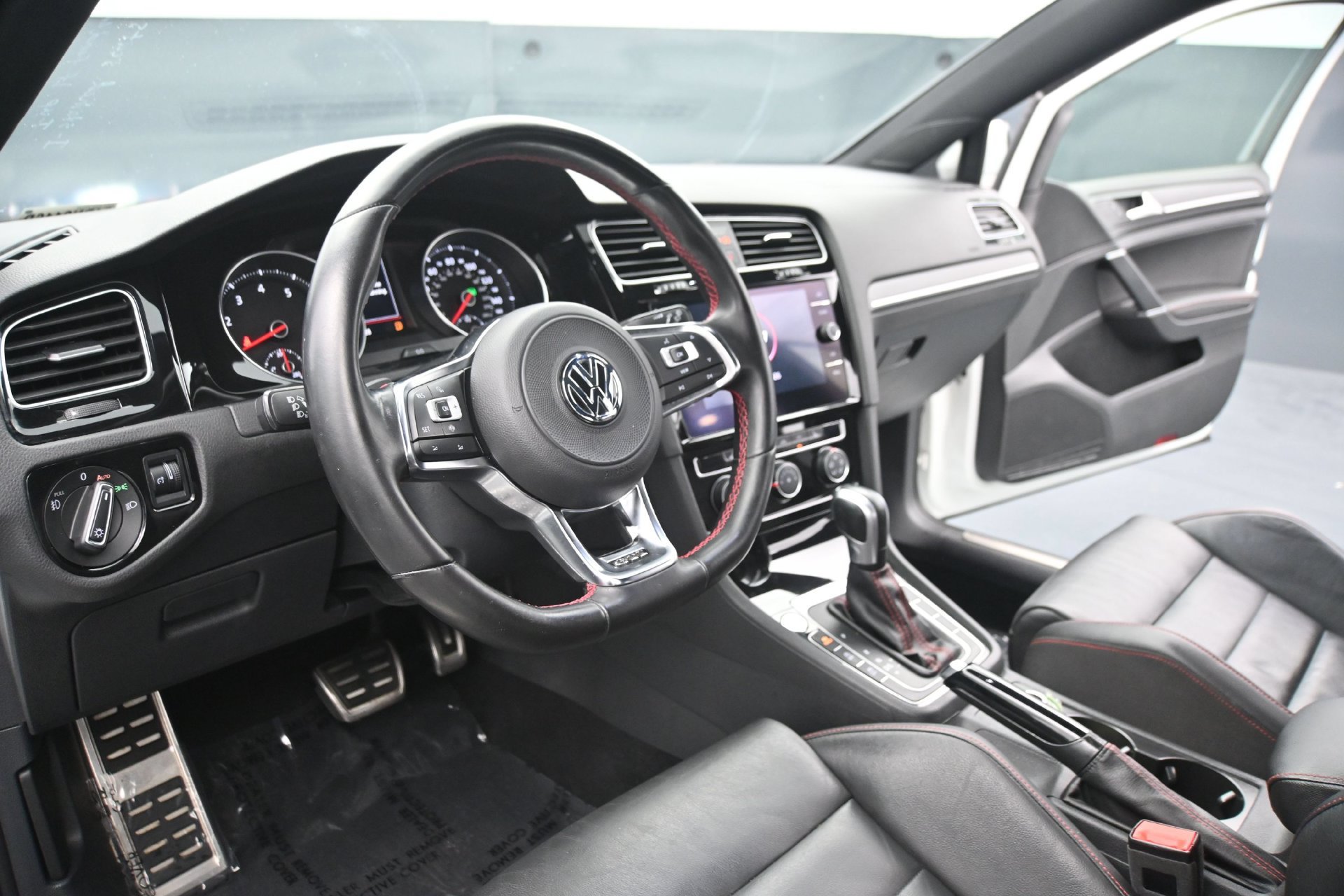 Used 2020 Volkswagen GTI SE FWD image 25