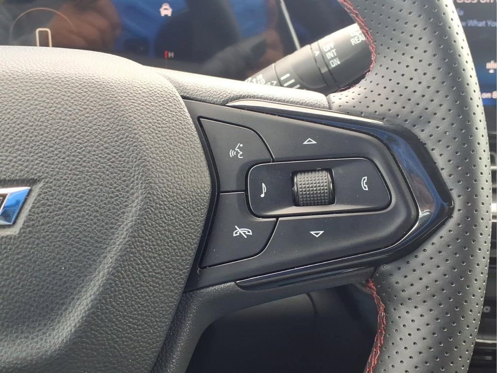 Used 2025 Chevrolet Trax RS w/ Sunroof Package FWD image 29