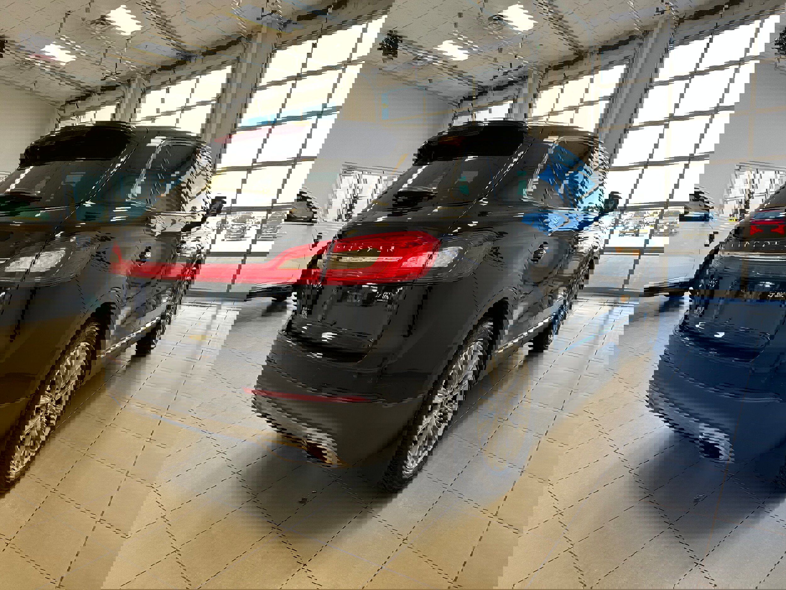 Used 2016 Lincoln MKX Reserve w/ Driver Assistance Package image 5