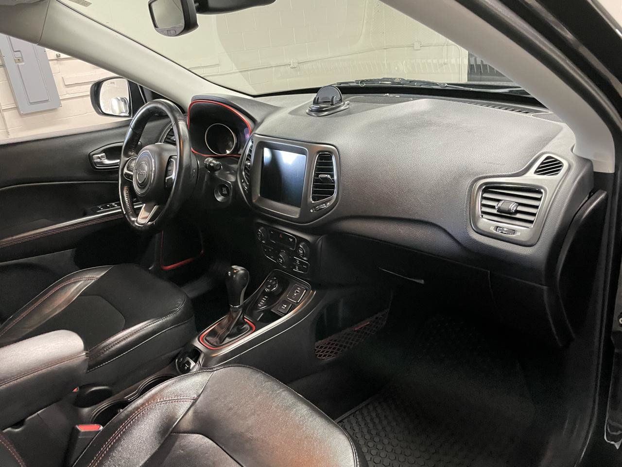 Used 2019 Jeep Compass Trailhawk w/ Leather Interior Group AWD/4WD image 14