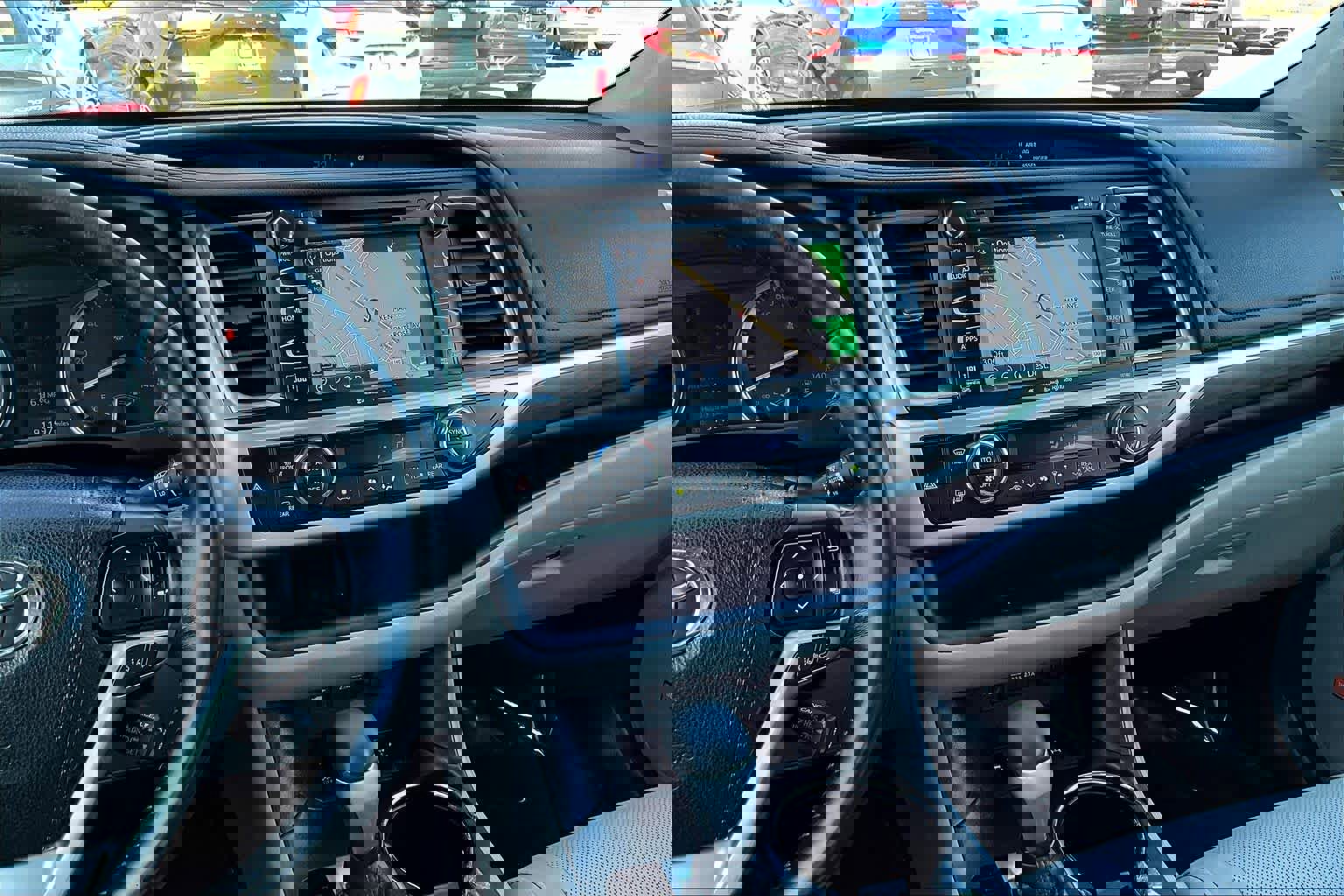 Used 2017 Toyota Highlander Limited Platinum image 6