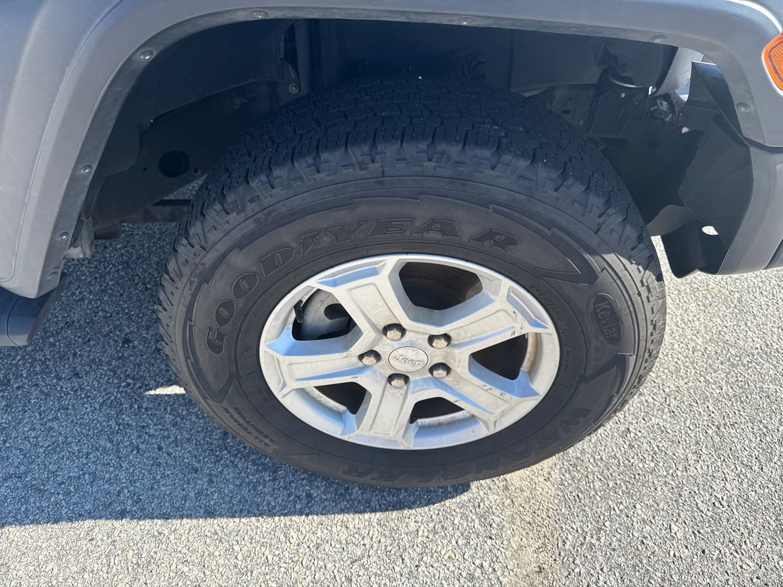 Used 2019 Jeep Wrangler Sport image 12