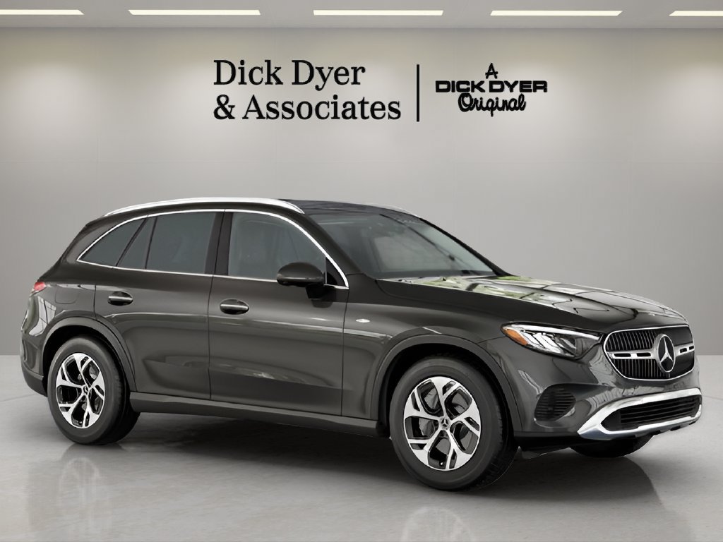 Used 2025 Mercedes-Benz GLC 350e 4MATIC image 3