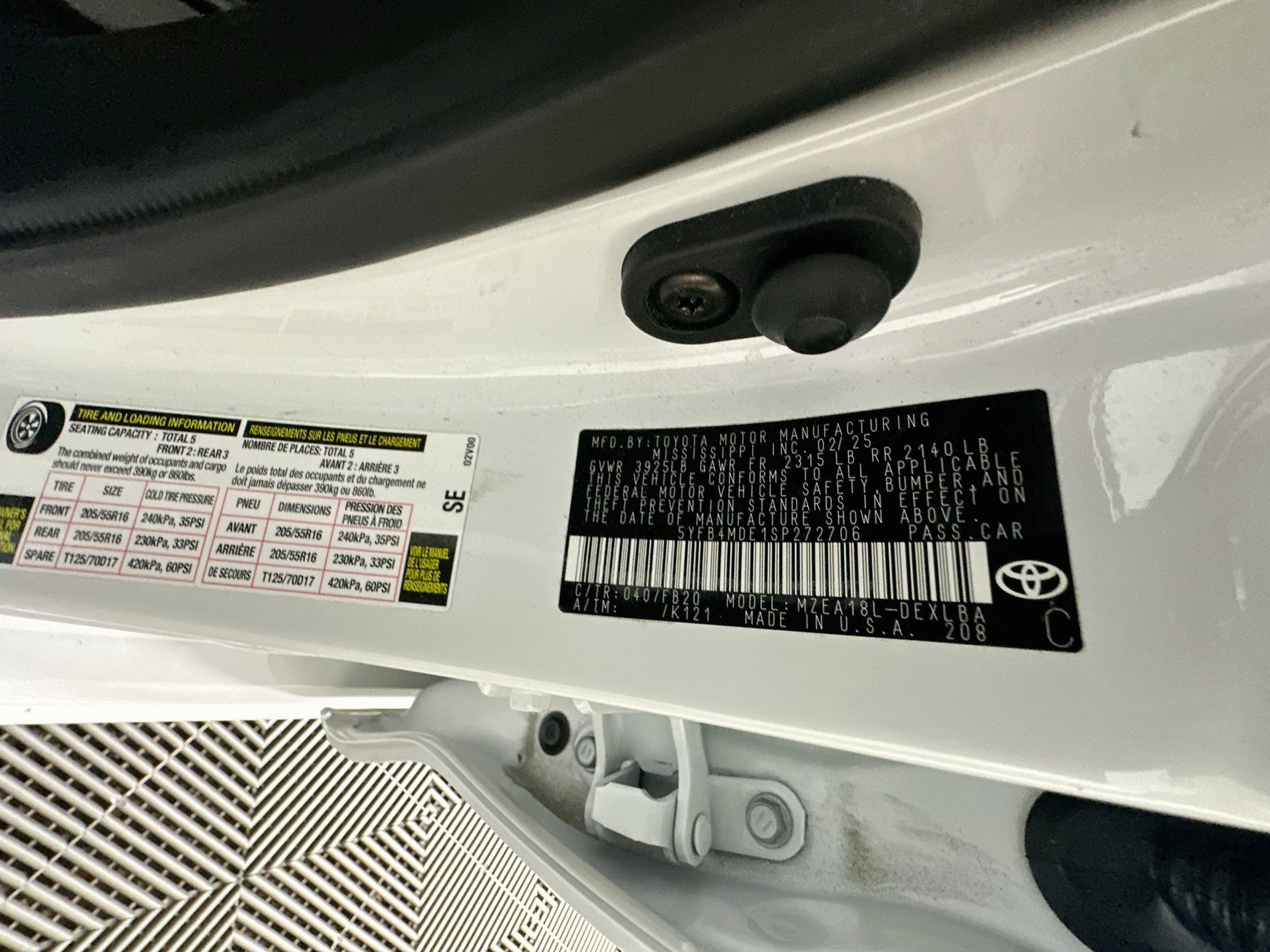Used 2025 Toyota Corolla LE FWD image 12